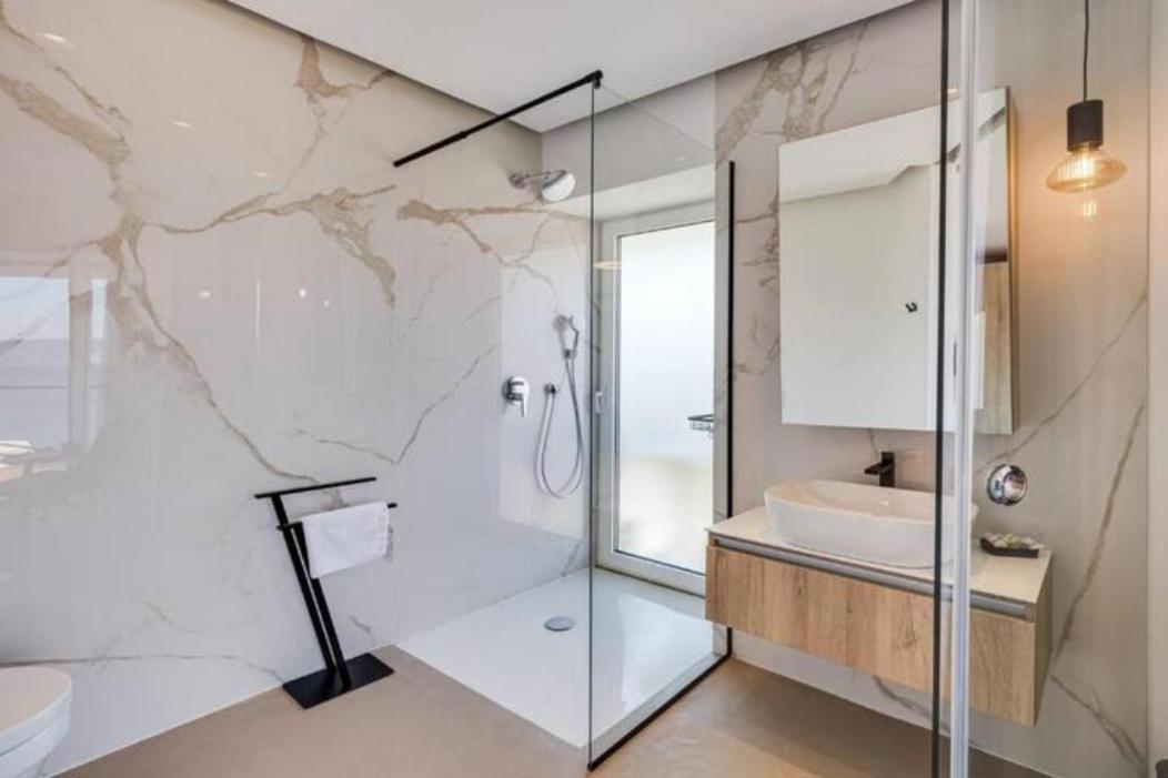 Luxe 2 Pools, Sauna *
